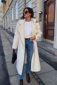 Estos 15 Looks Comprueban Que Un Abrigo Blanco Es La Pieza Llamativa Más Chic Del Invierno – Cut & Paste – Blog de Moda