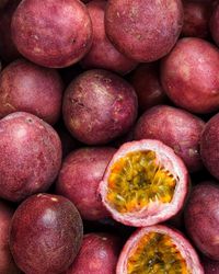 Passion fruit (also known as lilikoi) is maybe one of the most delicious tasting fruits on the planet! Don’t believe us? Head to @wholefoods, @sprouts, @wegmans, and/or @target and find out for yourself🤤 Keep in mind a little goes a long way and is loaded with nutrients like antioxidants, vitamin C, and vitamin A💪 Happy tasting💖 #PassionFruit #Superfruit #PitayaFoods