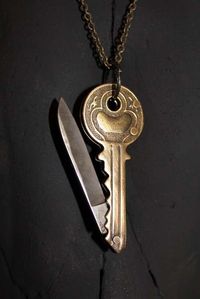 Blade-Concealing Lockets Image 2