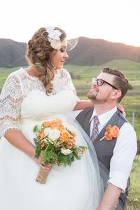 plus size bride, curvy brides, pretty pear bride | Pretty Pear Bride | Photography: Jennifer Demo Photography | Read more: http://prettypearbride.com/real-plus-size-wedding-vineyard-wedding-in-california-wine-country-jennifer-demo-photography/