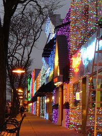 Downtown Rochester sure is beautiful around Christmas time in southeastern MI <3