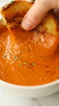 This Roasted Tomato Soup with Fresh Tomatoes and Basil truly is the ultimate soup! Simple to make and bursting with flavour, this homemade soup is perfect for any occasion. | www.dontgobaconmyheart.co.uk