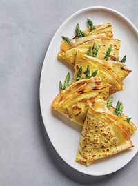 Les queues d’asperges, trop fibreuses et coriaces, finissent la plupart du temps au compost. Avec cette recette, on utilise les asperges de la tête au pied.