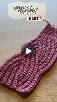 Crochet clothing by Lily on Instagram: "Since writing a pattern will take a lot more time, I thought I’d already share how to make the twists from my latest cardigan! I am sorry I had to split it up in 2 parts but it was impossible to put all this information in only 90 seconds 😅 I did really enjoy filming this tutorial though, was thinking maybe one day I’ll start a Youtube channel? 🤔

Gezien een patroon uitschrijven heel wat meer tijd zou nemen, dacht ik: ik zal alvast delen hoe je de twists maakt van mijn laatste truitje! Sorry dat ik het in twee keer moest maken, maar het was niet mogelijk om deze info in enkel 90 seconden te delen 😅 Ik vond het wel heel leuk om deze tutorial te filmen, misschien op een dag een Youtube-kanaal starten? 🤔

#crochet #haken #crochettwists #crochetcardi