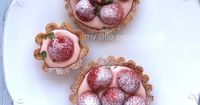 Strawberry tartlets (with strawberry crème légère and fresh strawberries)