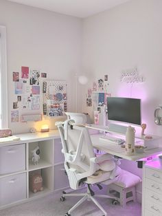 Games Room Inspiration, White Bedroom Ideas, Desk Aesthetic, Dream Bedroom Inspiration, Cozy Desk, Cool Room Decor, Desk Setups, Desk Inspo, Egyptian Queen