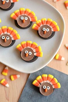 These Thanksgiving treats are SO EASY to make and they taste great! Combine peanut butter cups, candy corn, and Oreos to make these super cute turkey treats. This is such a fun kid friendly snack that makes the perfect Thanksgiving snack.