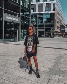 Sporty Sheek Outfit, Look Da Festival, Look Grunge, Biker Shorts Outfit, Model Pose, Wonder Women, Outfit Trends, Style Crush