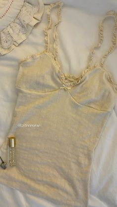 Dainty Outfit, Where To Buy Clothes, Diy Tops, Lace Cami Top, Shopify Website, Autumn Clothes, Notting Hill, Girls Wardrobe, Photo Diary