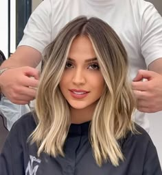 Blonde Balayage On Brown Hair Short, Short Balayage Hair Blonde, Short Hair Balayage Blonde, Short Hair Blonde Balayage, Dark Blonde Short Hair, Clavicut Hair, Short Balayage Hair, Blond Short Hair, Ombre Short Hair