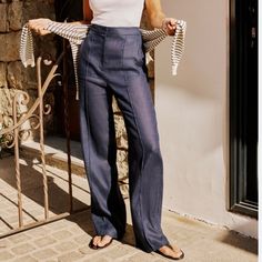 High Waist Pants With Front Pockets And Back False Welt Pockets. Straight Leg. Front Zip, Metal Hook, And Interior Button Closure. Length 42.” Inseam 31.” Waist Measurement Lying Flat 14.5.” Navy Linen Pants Outfit, Linen Trousers Outfit, Linen Menswear, Style Linen Pants, Navy Linen Pants, Blue Linen Pants, Linen Pants Outfit, Zara Trousers, Navy Blue Linen