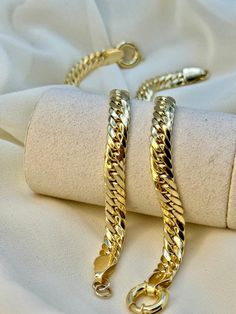 18k Gold Flat Curb Link chain, bracelet. Cuban chain bracelet with Spring ring closure for better protection and ease of use. 6.5mm thickness, 7.5 inches. Best birthday/anniversary gift. Real gold for your loved ones. *18k Gold Curb Link, 7.5 inches length, 6.5mm & 8.09 grams, 0.285 oz* *750 Certified, stamped* Highest quality of gold ONLY REAL GOLD Curb chains, in particular, have a long and illustrious history. Gold curb chains were used as a symbol of rank and status by the ancient Romans. Go Yellow Gold Cuban Link Bracelet As Gift, Yellow Gold Cuban Link Bracelet For Gift, Cuban Chain Bracelet, Link Chain Bracelet, Gold Flats, Cuban Chain, Ancient Romans, Jewelry Business, Chain Link Bracelet