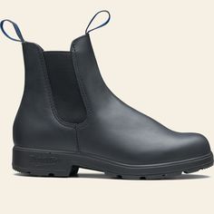 The new #2274 waterproof high-top provides all-day comfort and supreme shock absorption. Blundstone Dress Boots Black, Blundstone Boots 1306, Ladies Blundstone Boots, Blundstone Black, Blundstone Boots, Womens Waterproof Boots, Side Zip Boots, Womens Thermal, High Top Boots