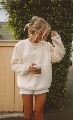 Estilo Rachel Green, Surfergirl Style, Looks Street Style, Looks Chic, 가을 패션, White Fox, Cute Sweaters, Looks Style, Mode Inspiration