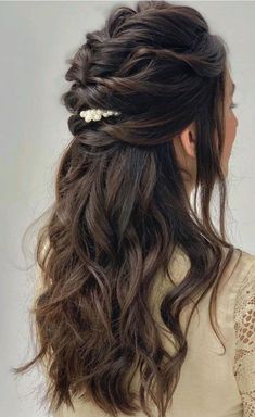 Reception Hairstyles, Hair Style On Saree, Engagement Hairstyles, Half Up Half Down Hairstyles, Flowers In Her Hair, Open Hairstyles, Long Hair Wedding Styles, Front Hair Styles, Wedding Hair Inspiration