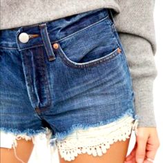 Free People Ob585971 Daisy Chain Lace Denim Shorts Avery Blue Size 28 Casual Blue Bottoms With Lace Trim, Daisy Shorts, Lace Denim Shorts, Free People Romper, Mid Rise Denim Shorts, Lace Trim Shorts, Cloth Design, Diy Fashion Hacks, Velvet Shorts