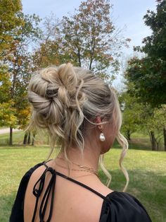 Wedding hairstyle, wedding guest hair, hairstyles, messy updo, updo, bridal bun, bridal updo, bridal hair, hair, hairstyle, hairstyles,formal hair, formal updo, prom updo, prom hair, messy bun, updo, formal, homecoming hair, bridesmaids hair, wedding hair, wedding, bridak hairstyles, hair inpo,hair ideas, Western Hoco Hairstyles, Hoco Bun Updos, Elegant Prom Updos, Messy Bun Formal Updo, High Prom Bun, Updo Hairstyles Fancy, Prom Updos For Medium Length Hair, Mid Length Hairstyles Prom, Prom Updos With Braids