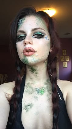 Siren Sea Monster Halloween Costume, Skeleton Mermaid Costume, Mermaid Skeleton Makeup, Green Siren Makeup, Swamp Creature Makeup, Halloween Makeup Siren, Spooky Mermaid Costume, Creepy Mermaid Costume