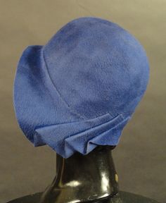 1920s Blue Felt Cloche- Vintage Martini Cappello Cloche, 1920s Hats, Vintage Martini, Flapper Hat, Hat Ideas, Love Hat, Cloche Hat, Sport Chic, Wedding Hats