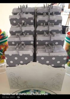 there are many different types of candies on display in this tablecloths stand