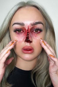 Gory Sfx Makeup Looks, Gory Halloween Makeup, Wound Makeup, Maquillage Halloween Simple, Creative Halloween Makeup, Gore Makeup, Halloween Make-up Looks, Holloween Makeup, Creepy Makeup