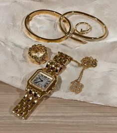 Expensive Luxury Aesthetic, Diamond Gold Jewellery, Classy Jewelry Aesthetic, Jewelry Expensive, Expensive Jewelry Luxury, Luxe Jewelry, Jewelry Accessories Ideas, Cartier Watch, Girly Accessories