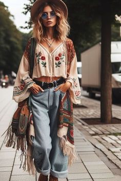 Boho Hipster Outfits, Classy Hippie Style, Boho Summer Outfits Bohemian, Advanced Style Boho, Street Style Clothing, Boho Street Style, Hippie Mode