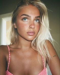 Sunkissed Makeup, Tan Blonde, Celebrity Makeup Looks, Natural Glowy Makeup, Blonde Model, Glamour Makeup, Glowy Makeup, Celebrity Makeup