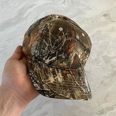 Size: Osfa (I Found A Couple Of These Hats Each Camo Print Is Slightly Different) Brand New! Free Shipping :) Id Number: Realtree Camo, Camo Hats Outfits, Arca Aesthetic, Hat Men Outfit, Patagonia Trucker Hat, Vintage Tattoo Art, Real Tree Camo, Vintage 90s Style, Acid Bath