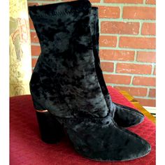 Vero Cuoio Black Velvet Ankle Boots. Good Condition. Dressy, Comfortable And Overall A Beautiful Addition To Anyone’s Wardrobe. The Size Is 36 1/2. Us 6.5. Product Is Made In Italy. Velvet Ankle Boots, Black Velvet, Bootie Boots, Ankle Boots, Overalls, In Italy, Size 6, Velvet, Women Shoes