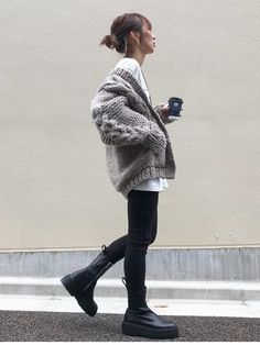 How To Style Chunky Boots, Style Chunky Boots, How To Style Chelsea Boots, Stunning Outfits, Mode Inspo, Chunky Boots, Chelsea Boot, Looks Style, Mode Inspiration