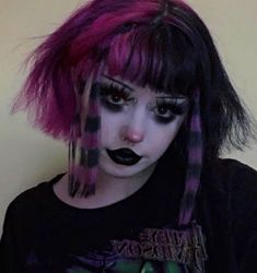 coen Soft Grunge Hair, 90s Grunge Hair, Scene Girl, Short Grunge Hair, Alt Makeup, Style Indie, Hair Streaks, Smink Inspiration, Alternative Makeup