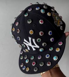 Customized Fitted Hats, Hat Jewelry Accessories, Bottle Cap Clothes, Ny Cap, Ny Hat, Trendy Boy Outfits, Diy Fashion Clothing