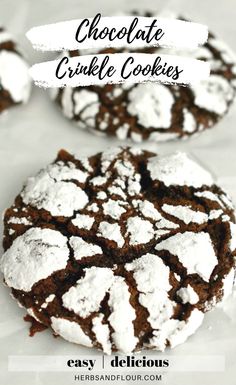 chocolate crinkle cookies with powdered sugar on top and text overlay that reads, chocolate crinkle cookies