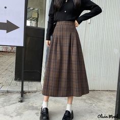 Olivia Mark - Navy Blue Plaid Vintage Wool Midi Skirt with High Waist and Loose Elastic Waistband Y2k Goth Outfits, Wool Midi Skirt, Plaid Pleated Skirt, Nature Dress, Retro Blue, Vintage Material, Plaid Fashion, Elegant Party, Blue Outfit