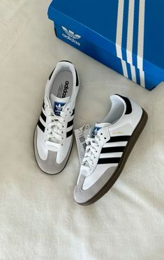 Adidas samba #adidas Minimalist Style Aesthetic, Sto Insta, Sneaker Aesthetic, Shoes Street Style, Aesthetic Sneakers, Everyday Sneakers, Trendy Footwear