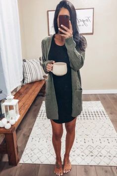 Dress And Cardigan Outfit, Dress And Cardigan, Cardigan Outfit, Oversize Pullover, Dresses Casual Fall, Cute Winter Outfits, Cardigan Outfits, Minimalist Wardrobe, Winter Trends