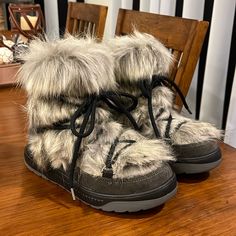 Brand New In The Box. Authentic Item. Kate Middleton Has Been Known To Wear This Brand. The Boxes Age Damaged. The Boots Are Not. Italy Women, Reference Ideas, Moon Boots, Swag Shoes, Fur Boots, Christmas Wishlist, Kate Middleton, Black Gray, Bootie Boots