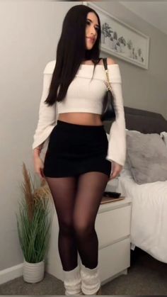 Fancy Mini Skirt Outfits, Body Suit Skirt Outfits, Black Skin Outfit Woman, Cute Fall Outfit Inspo 2024, Basic New Years Outfit, Rom Com Outfit Ideas, Cute Outfits For Parties, Cute 19th Birthday Outfits, Black Mini Pencil Skirt Outfit