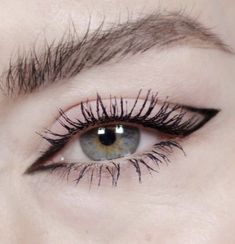 Eyeliner Ideas, Tutorial Eyeliner, 60s Makeup, Eyeliner For Hooded Eyes, Pink Eyeliner, Simple Eyeliner, Eyeliner Styles, Swag Makeup, Smink Inspiration