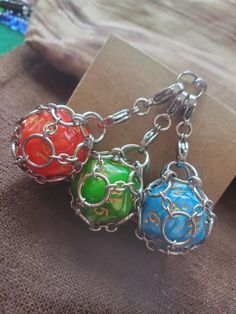 Stainless steel dice cage *includes a random D 20 of the color of your choice and a 30 in ball chain* Dnd Dice Necklace, D 20 Dice, Dnd Jewelry, Cage Jewelry, Caged Necklace, Fantasy Jewelry, Choker Necklaces, Design Reference, Ball Chain