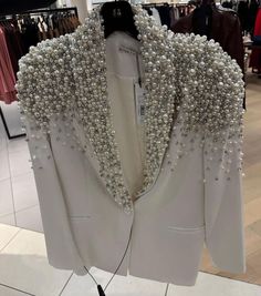 Pearls Outfit Classy, Pearls Outfit, 2024 Wardrobe, Money Clothes, Met Gala Dresses, Kids Dress Collection, Glitter Fashion, Outfit Classy, Tee Shirt Fashion