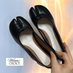 ✅ Once you confirm your order, our supplier ensures fast direct delivery to your specified address with Free Shipping. Get your new split toe shoes delivered swiftly and upgrade your wardrobe with the best in handmade footwear. ✨ Transform your wardrobe with our handmade black eco leather flats for women, crafted to deliver ultimate style, comfort, and durability. These split toe handmade shoes are perfect for vintage lovers, brides, bridesmaids, and anyone who values unique, stylish footwear. F Wedding Shoes Elegant, Split Toe Shoes, Vintage Wedding Shoes, Black Flat Leather Shoes, Handmade Footwear, Elegant Wedding Shoes, Wedding Shoes Vintage, Shoes Elegant, Bridal Flats