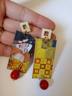 "Beautiful paper earrings in the shape of a rectangle. The rectangular paper pendant measures approximately 3x4 cm and represents a reproduction of the famous work by Klimt \"Maternità\". The pendant of the paper earring has a thickness of about one millimeter which guarantees the lightness of the object and the easy wearability of the object. The small black pearl gives delicacy to this graceful handmade jewel dedicated to the fascinating art of Gustav Klimt. The length of the paper earring a is about 9 centimeters. These paper earrings are a delicious gift idea for birthday, Christmas, Valentine's Day and more, for yourself, for your best friend and for all the people you love. THE GIFT PACKAGE IS ALWAYS INCLUDED IN THE PRICE! I remind you that for these earrings I guarantee the FREE SHI Paper Pendant, Handmade Jewelry Business, Fabric Flower Brooch, Rectangle Pendant, Paper Earrings, Handmade Jewel, Art Earrings, A Rectangle, Beautiful Paper