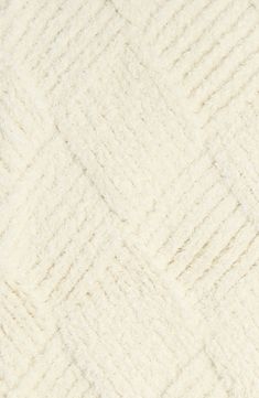 the texture of white wool is very soft and warm, but it doesn't look like