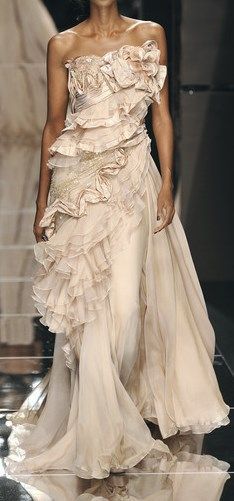 2008 Runway, Beautiful Ball Gowns, Elie Saab Fall, Couture Designers, Satin Wedding Dress, Gala Dresses, Jolie Photo, Runway Pictures