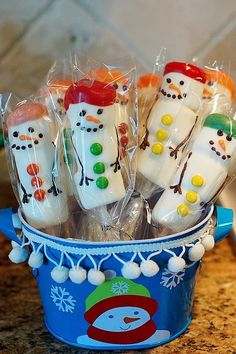 there are many marshmallows in the cup with snowmen on them,