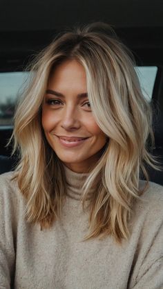 Women's Medium Length Haircut, Women’s Medium Length Haircut Blonde, Mom Chop Haircut, Haïr Cut Medium Hair Layers, Medium Hair Cuts Blonde, Mid Length Hair Thick Hair, Hair Cuts Medium Length Layers 2024, Medium Haircut Blonde, 2024 Medium Hair Styles