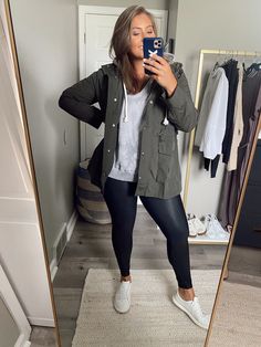 Winter Leggings Outfit Plus Size, Midsize Fashion 30s, Raining Outfits, Plus Size Leather Leggings Outfit, Faux Leather Leggings Outfit Casual, Leather Leggings Outfit Plus Size, Rain Jacket Outfit, Plus Size Legging Outfits, Outfit Rain