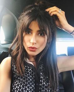 Bang check!  K we're good.. Heading to a dinner event with my half up messy top knot.  #bangs #happymonday #boldlip… Brunette Fringe, Hair 2018, Hairstyle Look, Penteado Cabelo Curto, Grunge Hair, Latest Hairstyles, Model Hair